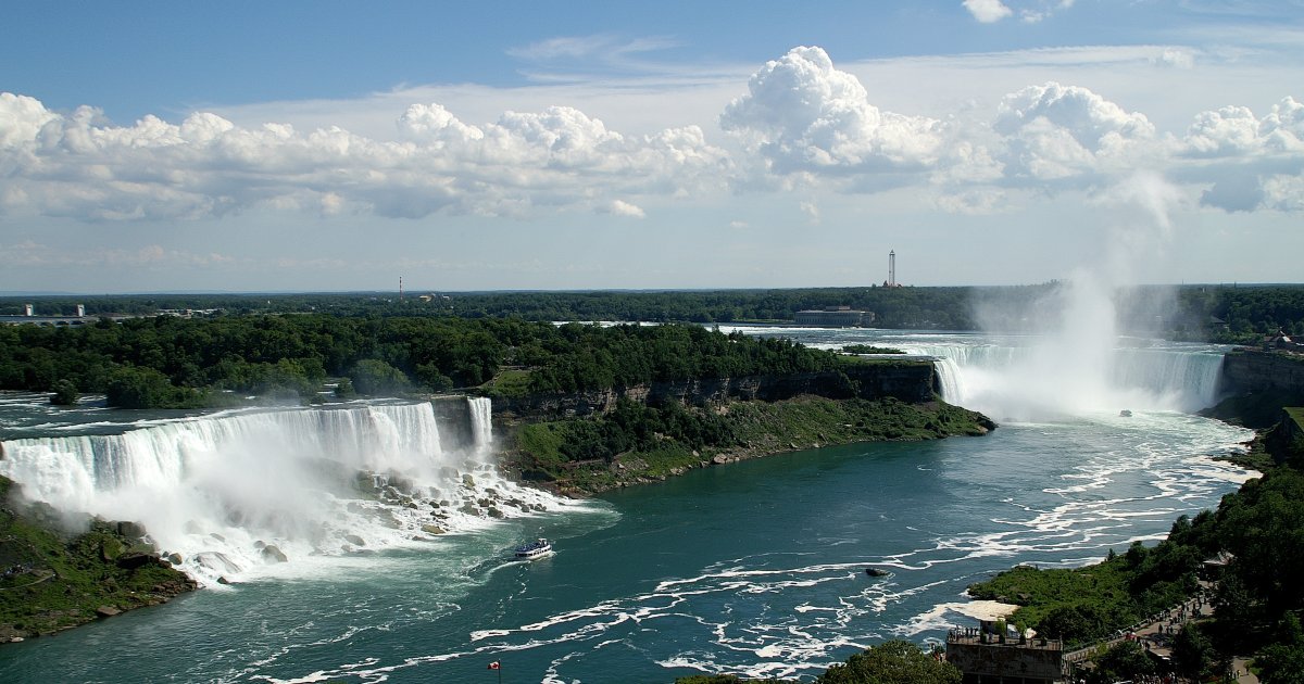 Niagara Falls Day Tour from Toronto with Hornblower Cruise & Niagara-on-the-Lake