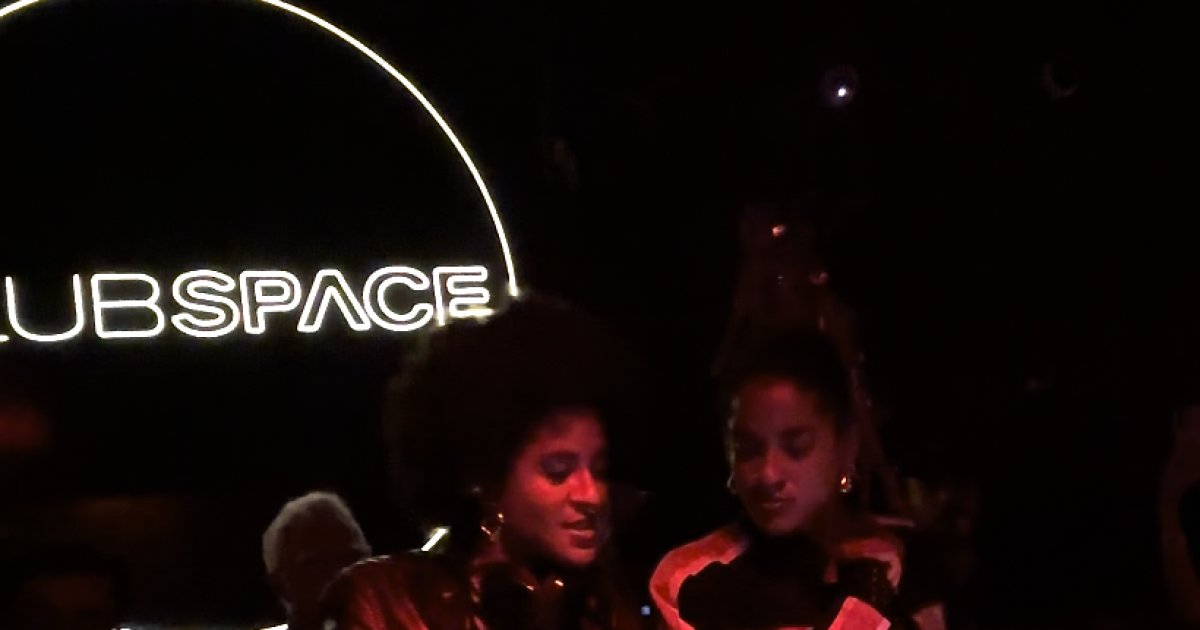 Coco & Breezy at Celebrities Nightclub